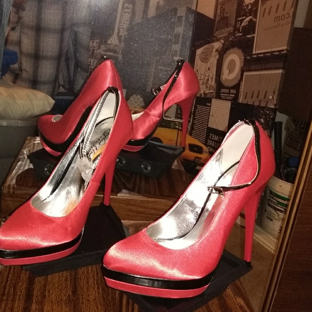 Red heels - Picture 7 of 7